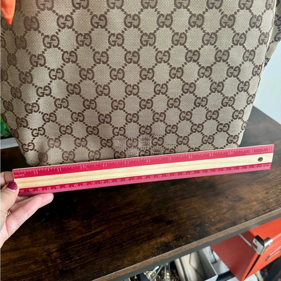 Authentic Gucci GG Supreme Tote Bag 31243 - Luxury Handbag - Picture 13 of 14